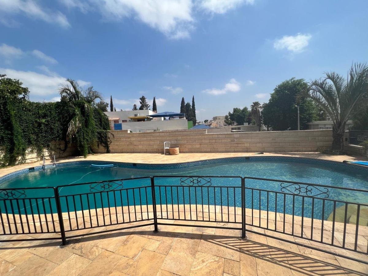 Grace Holon Villa & Pool מראה חיצוני תמונה